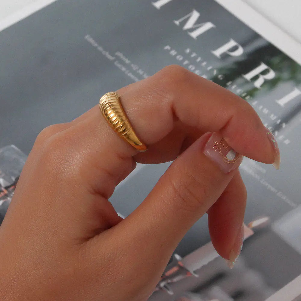 Gold Pinstripe Ring for Women's Fashion